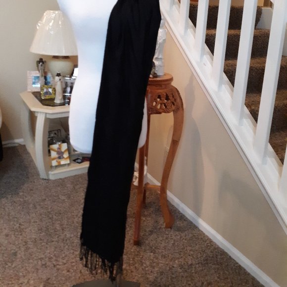 Cute 2 in 1 Scarf Black w/ Faux Fur EUC - Picture 9 of 14